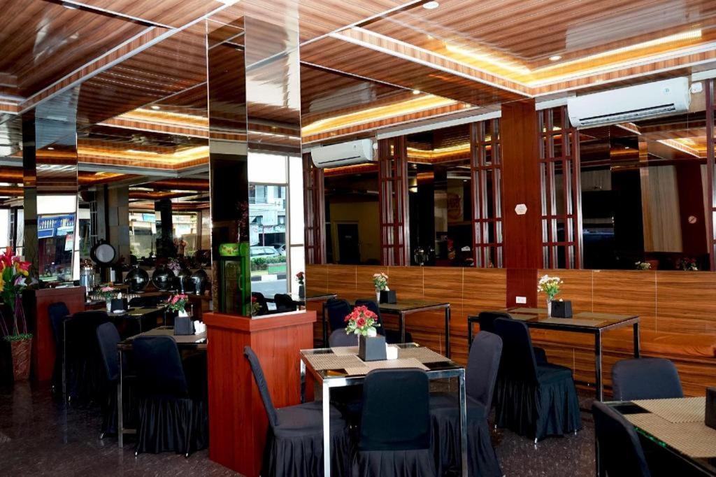 Ren'Z Hotel Pangkal Pinang Exterior foto